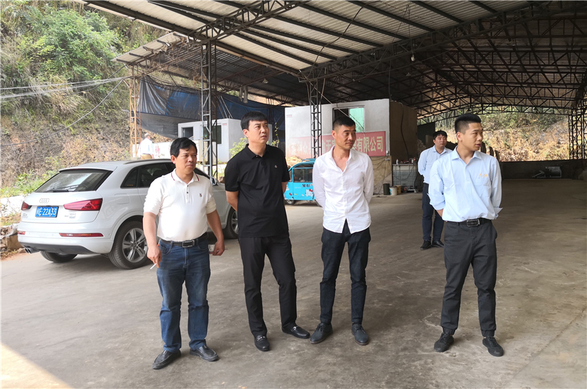 2018年4月，吉林省遼源市龍山區副區長鐘亞輝（左二）一行到漳州眾興畜禽無害化處理中心調研